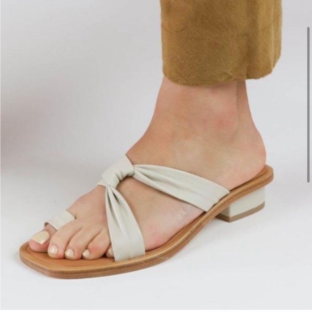 LOQ Gorgeous Pau Sandals in Cream
